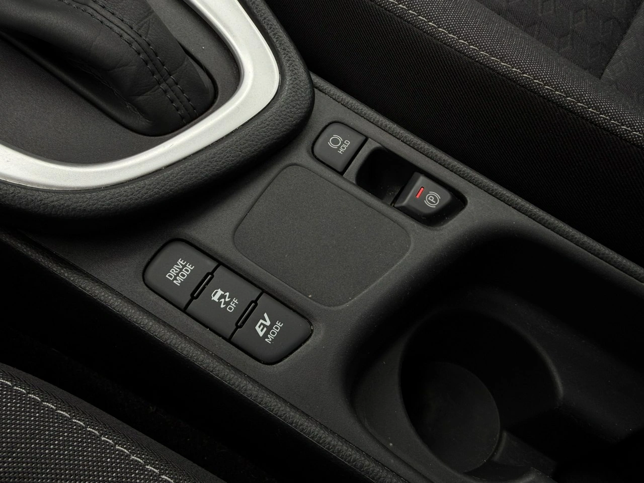 Mazda 2 Hybrid - Zdjęcie 30