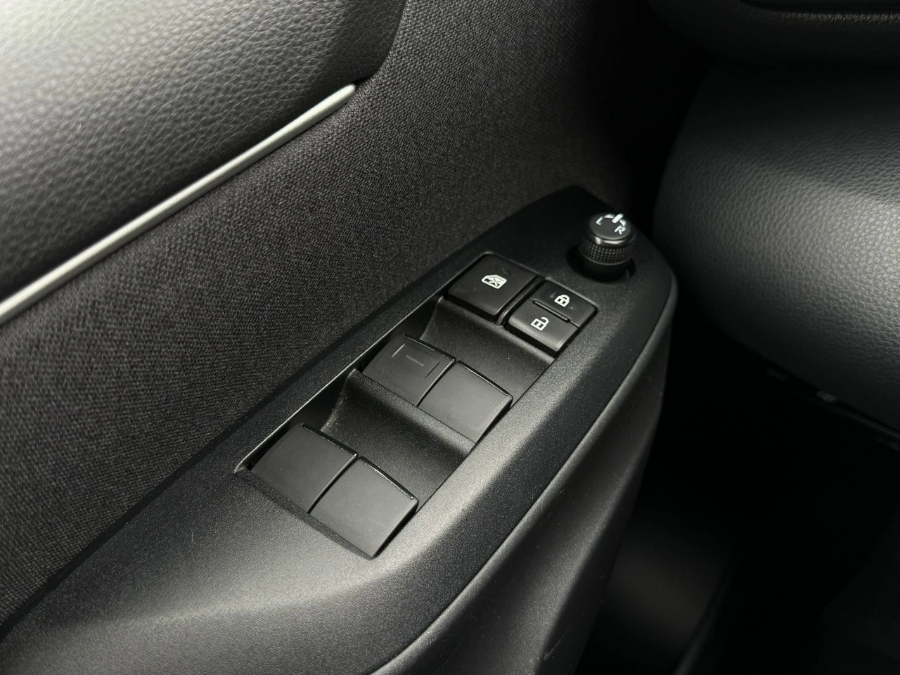 Mazda 2 Hybrid - Zdjęcie 31