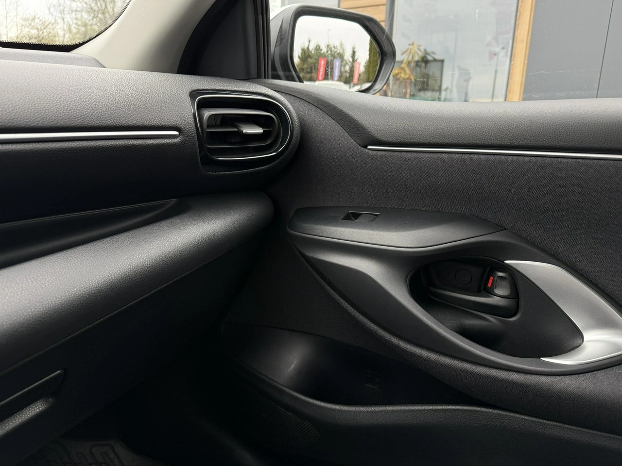 Mazda 2 Hybrid - Zdjęcie 34