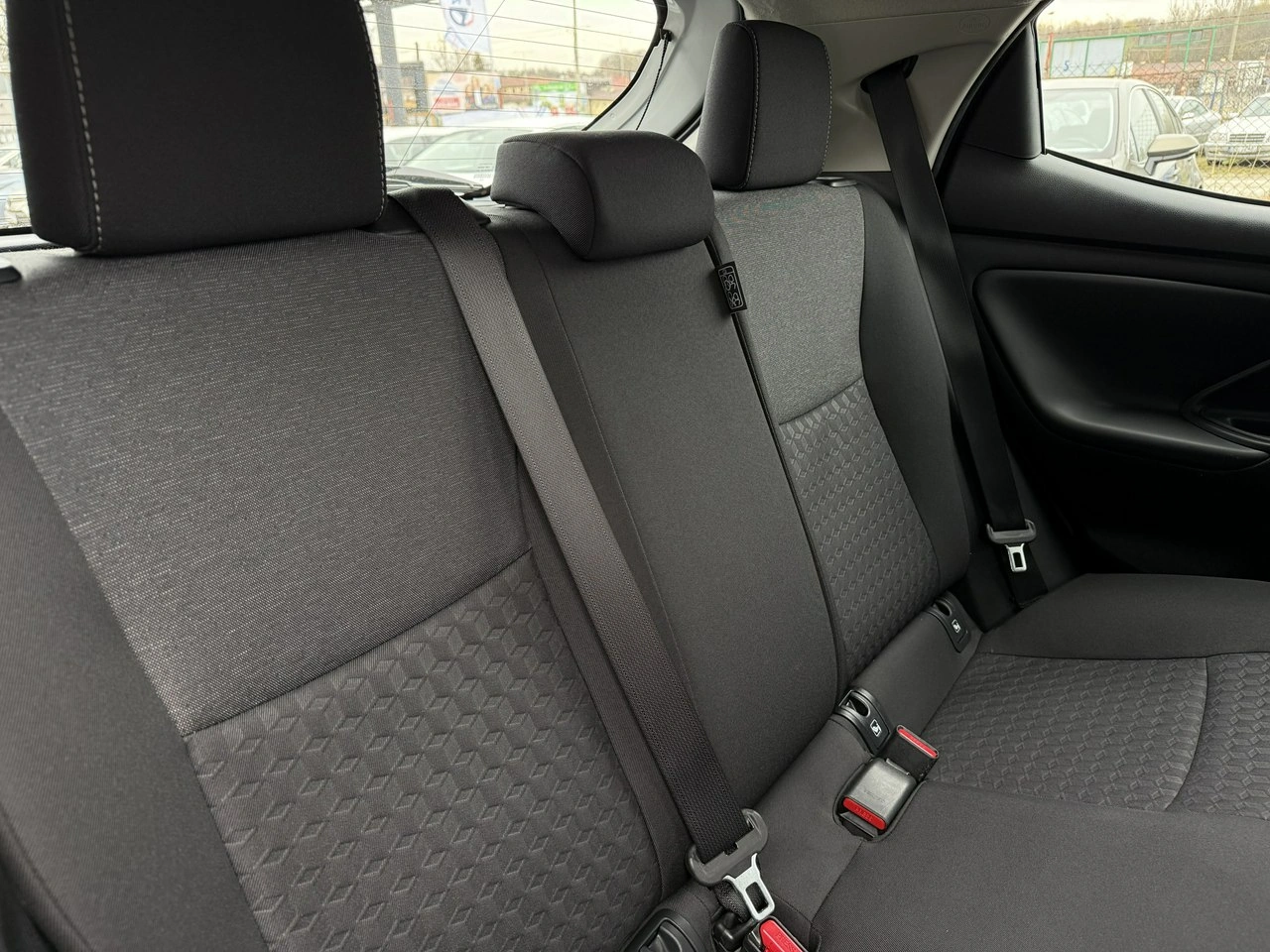 Mazda 2 Hybrid - Zdjęcie 36