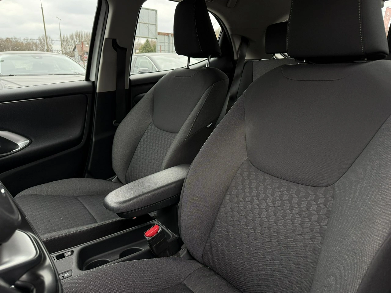 Mazda 2 Hybrid - Zdjęcie 6