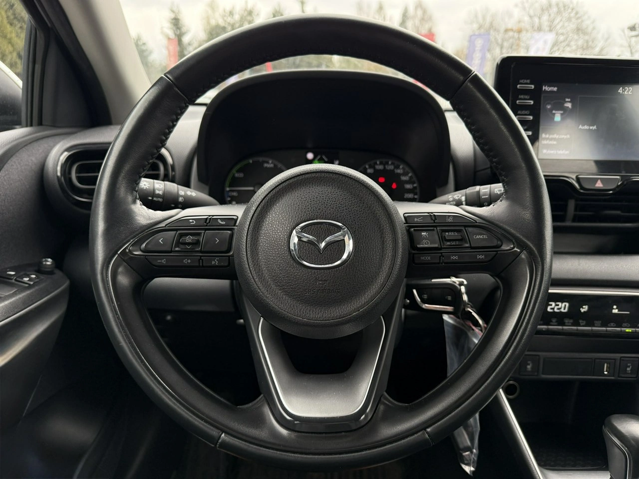 Mazda 2 Hybrid - Zdjęcie 8