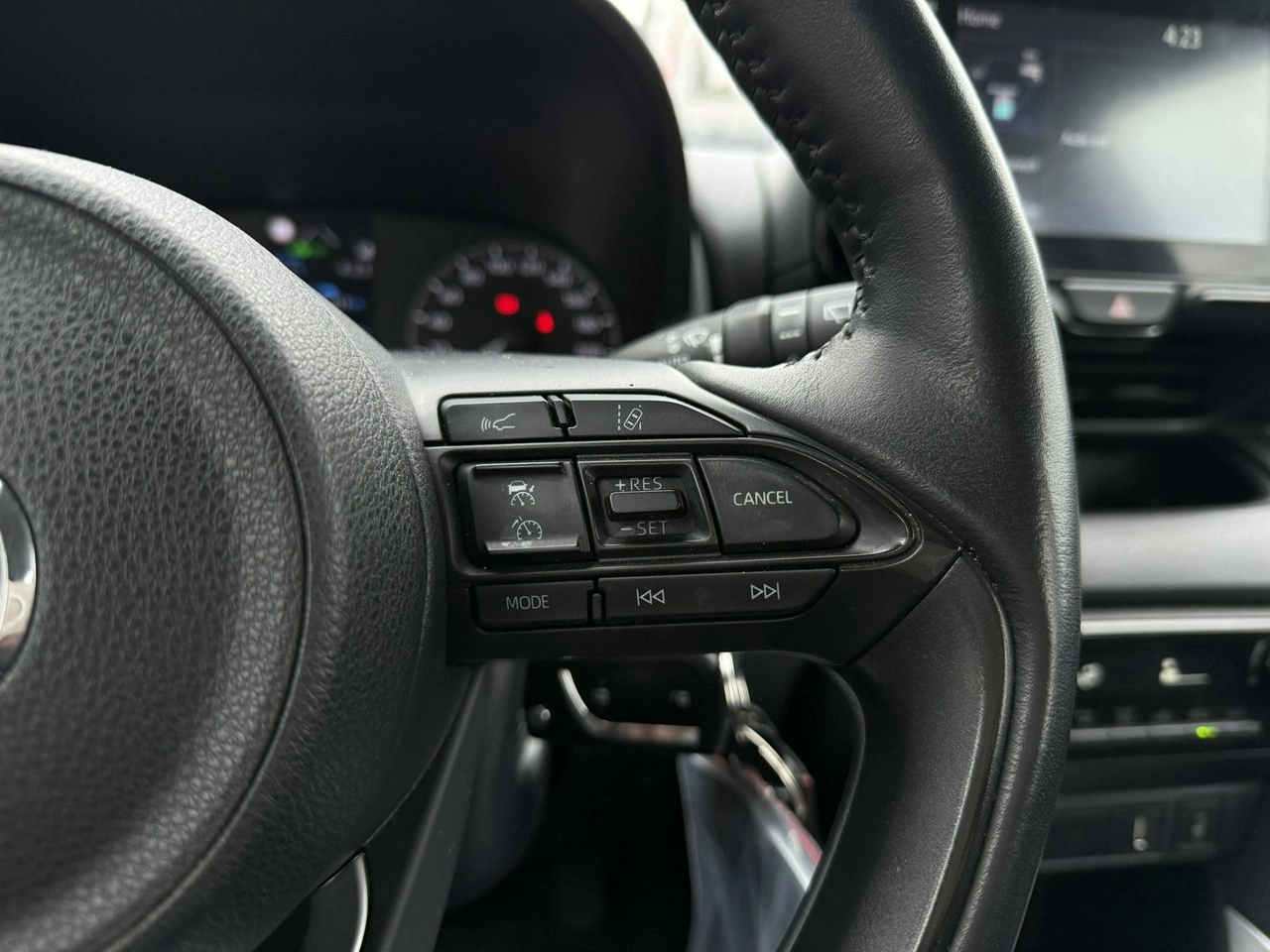 Mazda 2 Hybrid - Zdjęcie 9