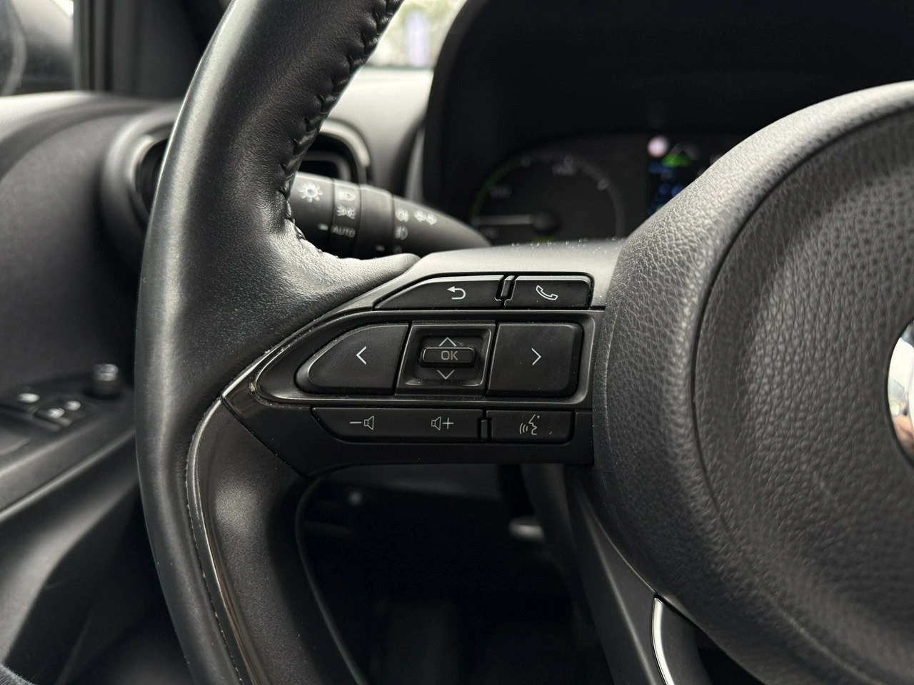 Mazda 2 Hybrid - Zdjęcie 11