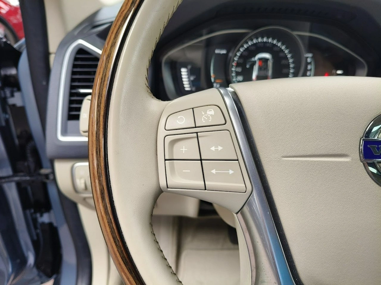 Volvo XC 60 - Zdjęcie 25