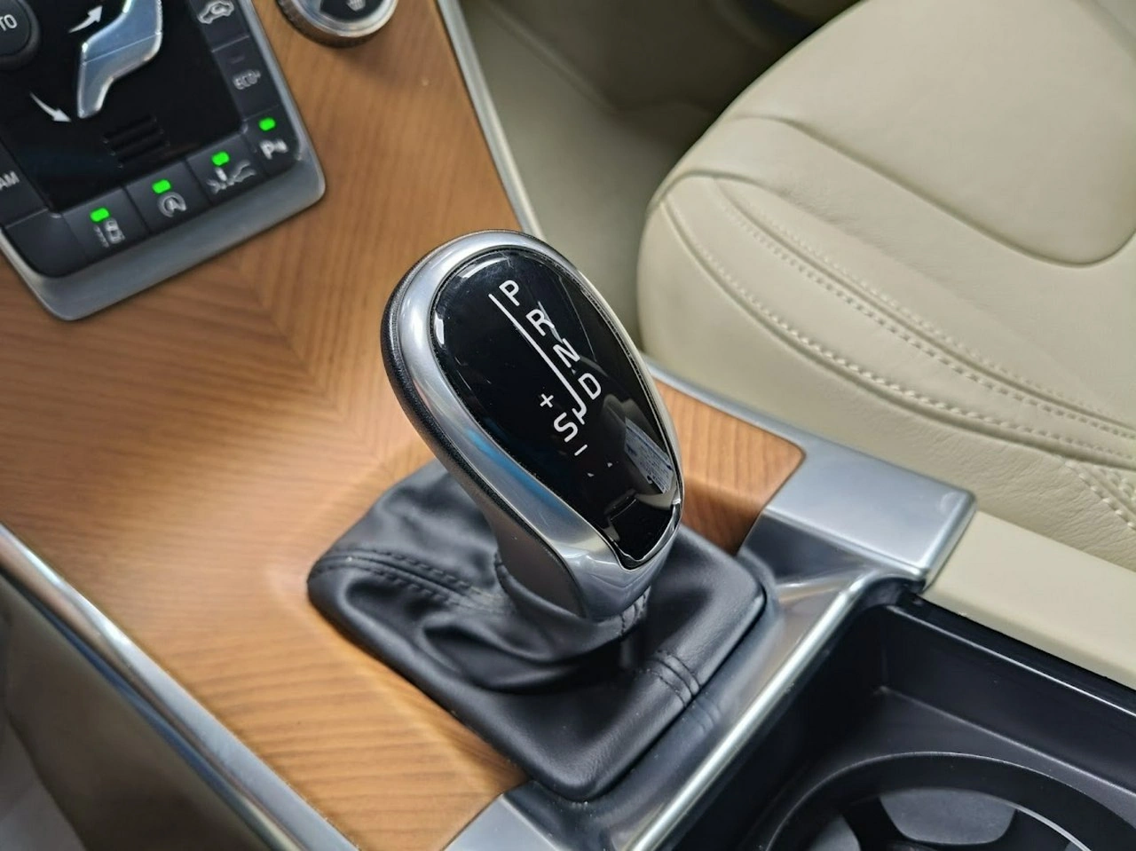 Volvo XC 60 - Zdjęcie 35