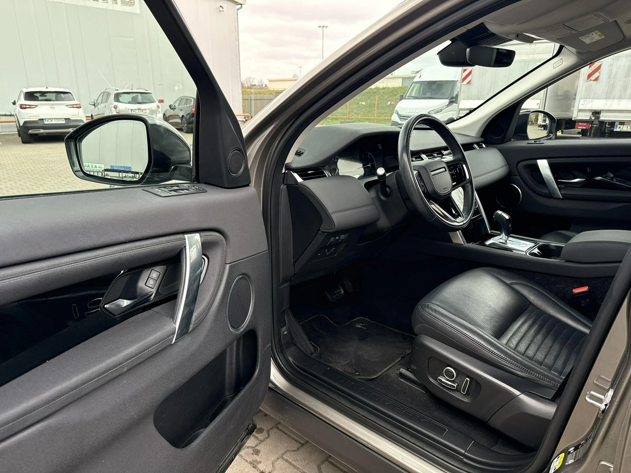 Land Rover Discovery Sport - Zdjęcie 9