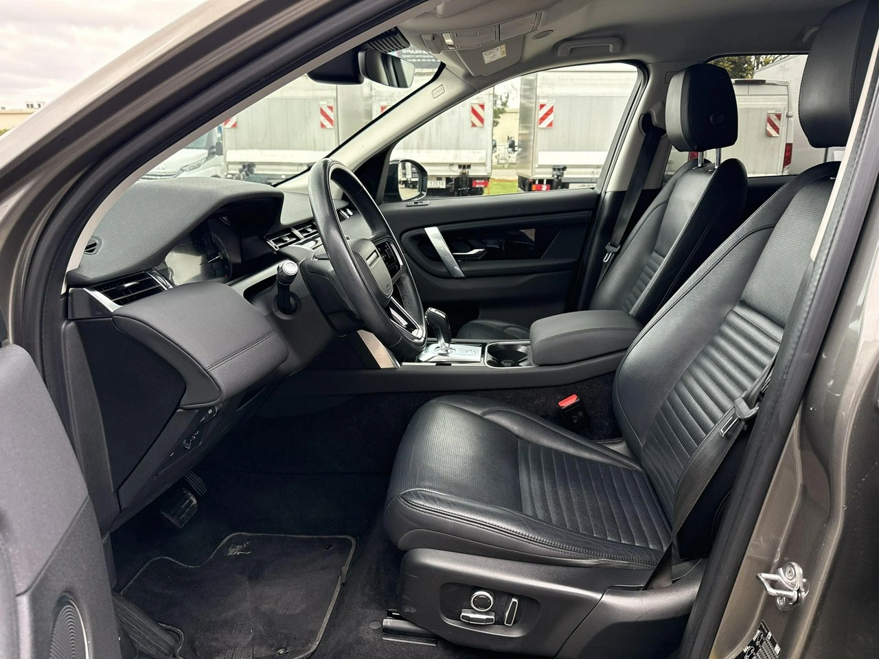 Land Rover Discovery Sport - Zdjęcie 10