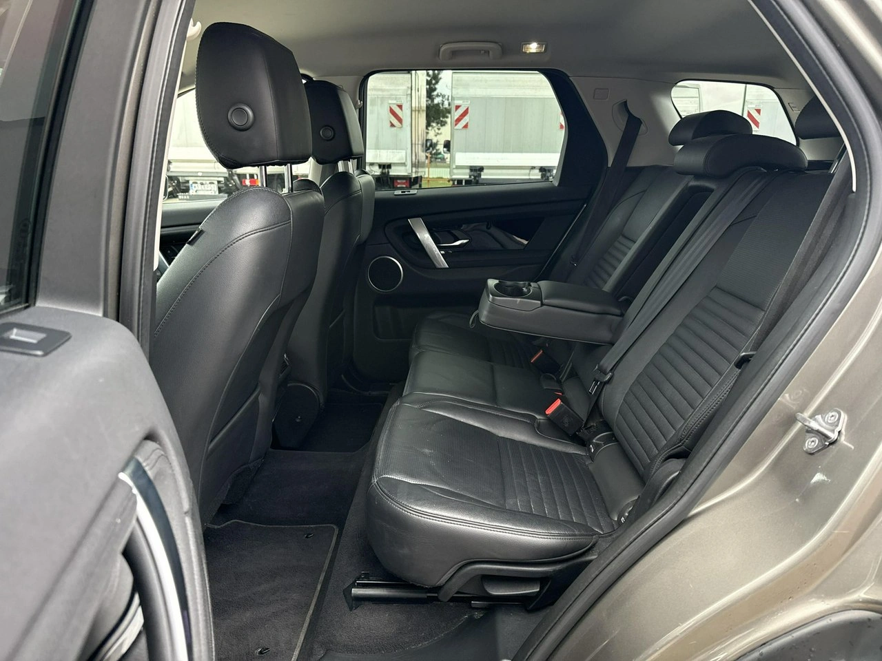 Land Rover Discovery Sport - Zdjęcie 14