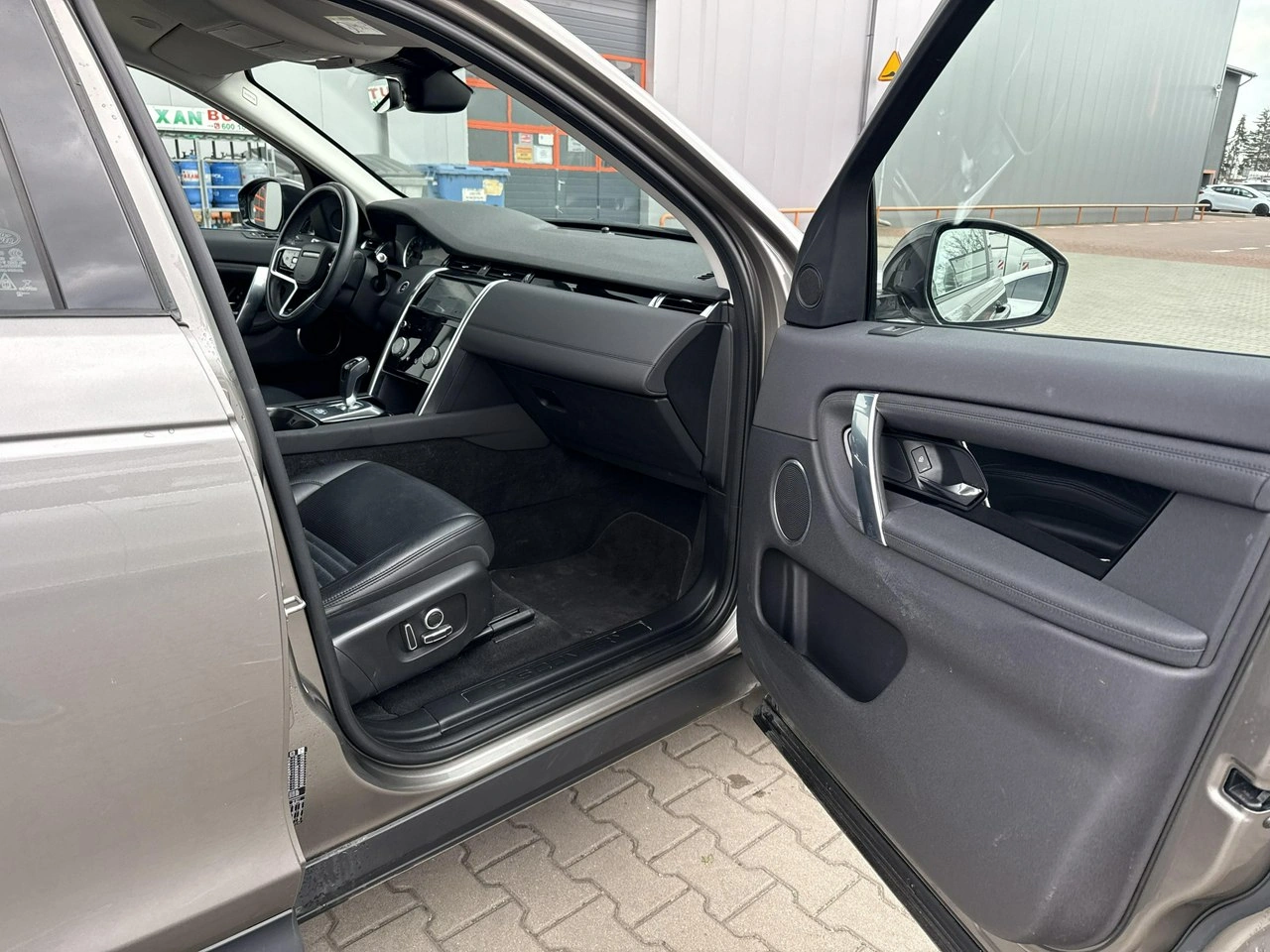 Land Rover Discovery Sport - Zdjęcie 19