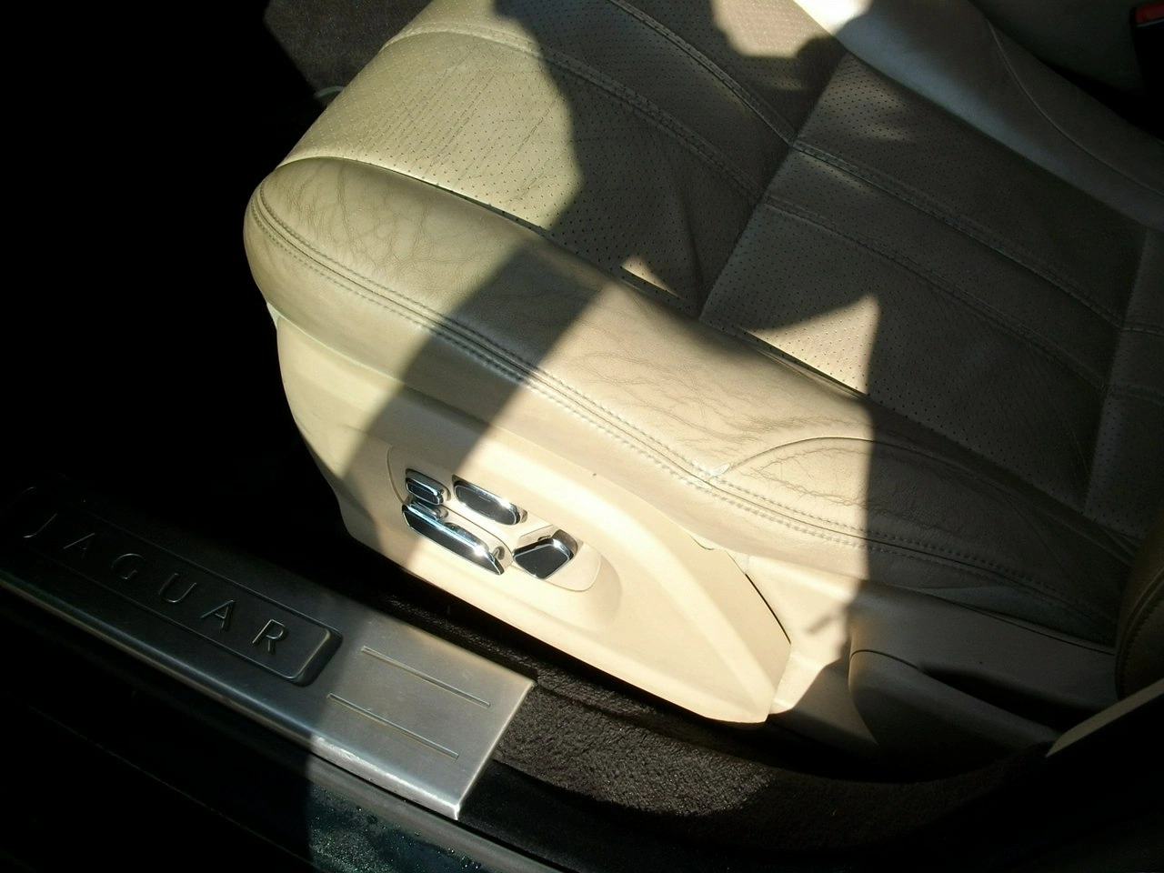 Jaguar XJ - Zdjęcie 8