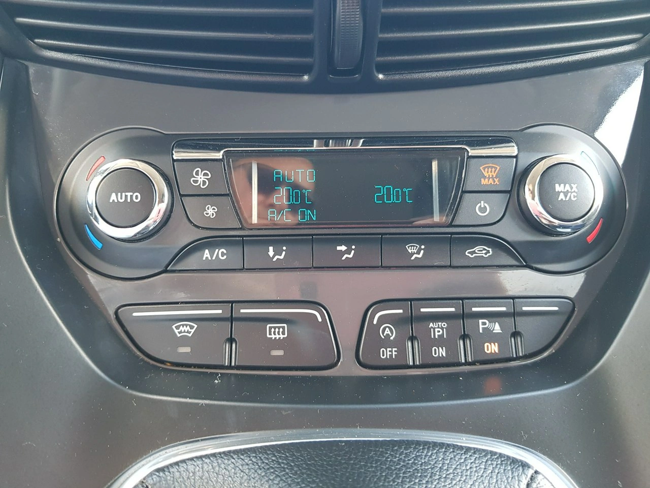 Ford Kuga - Zdjęcie 21