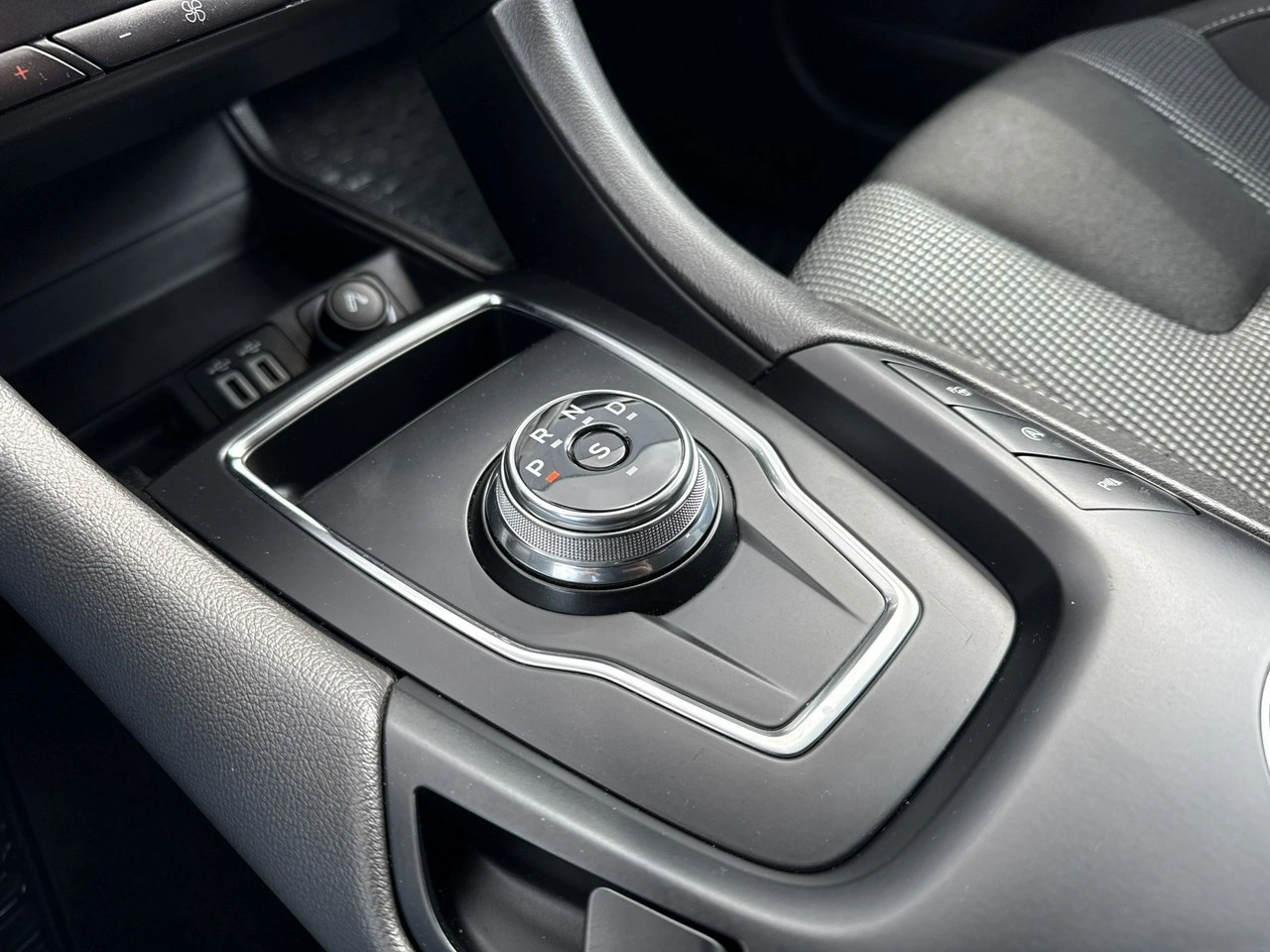 Ford Mondeo - Zdjęcie 29