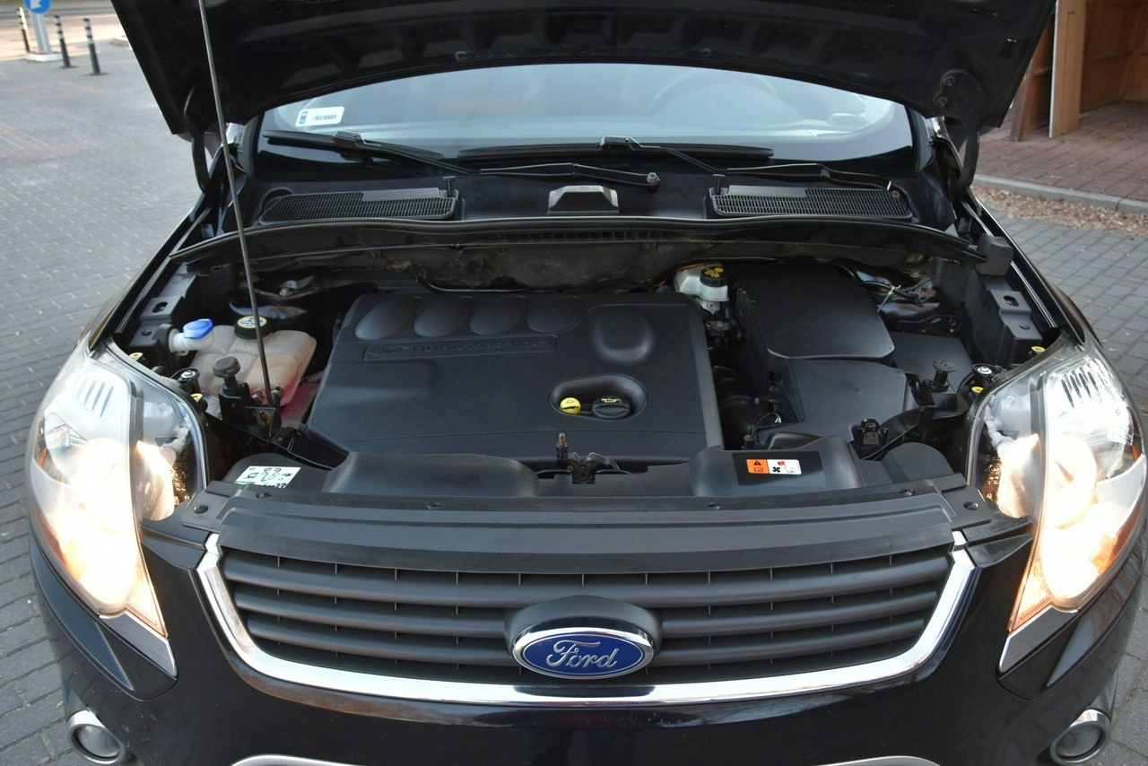 Ford Kuga - Zdjęcie 28
