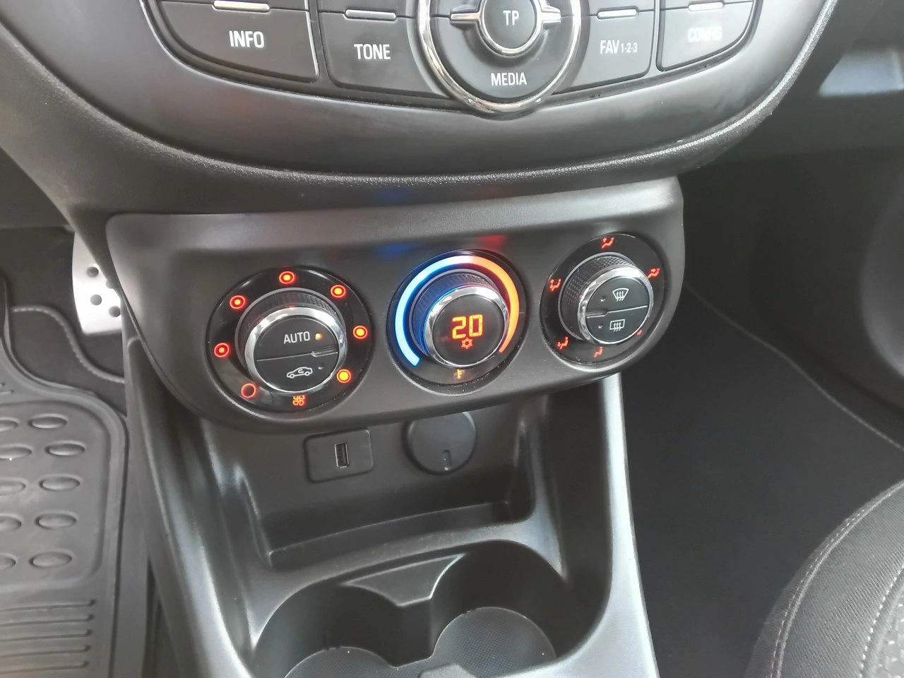 Opel Corsa - Zdjęcie 15