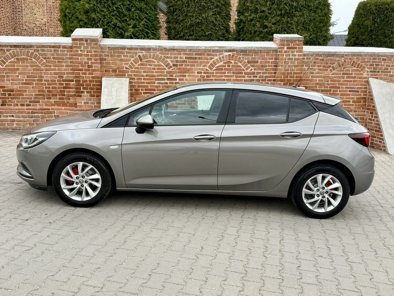 Opel Astra - Zdjęcie 10