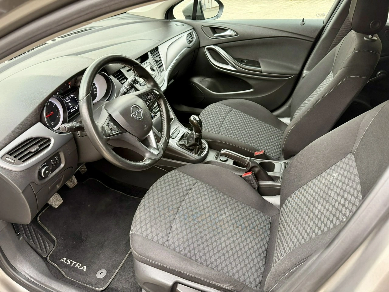 Opel Astra - Zdjęcie 5