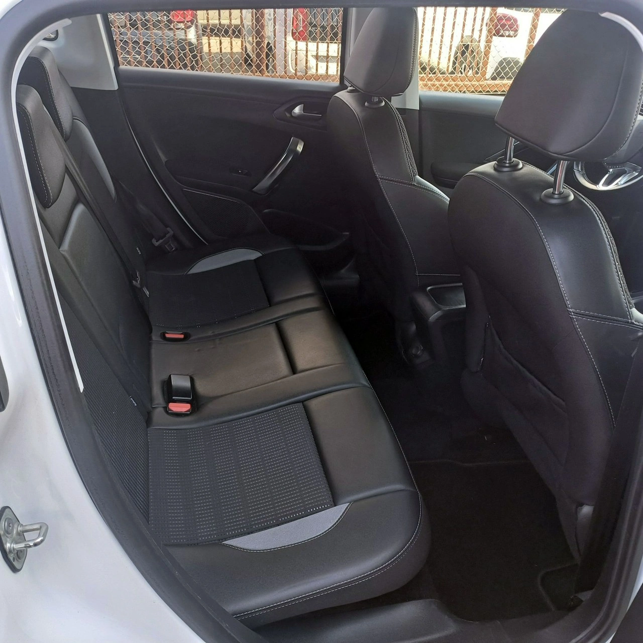 Peugeot 2008 - Zdjęcie 8