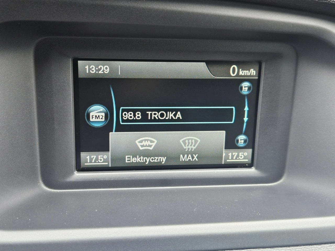 Volvo V40 Cross Country - Zdjęcie 17