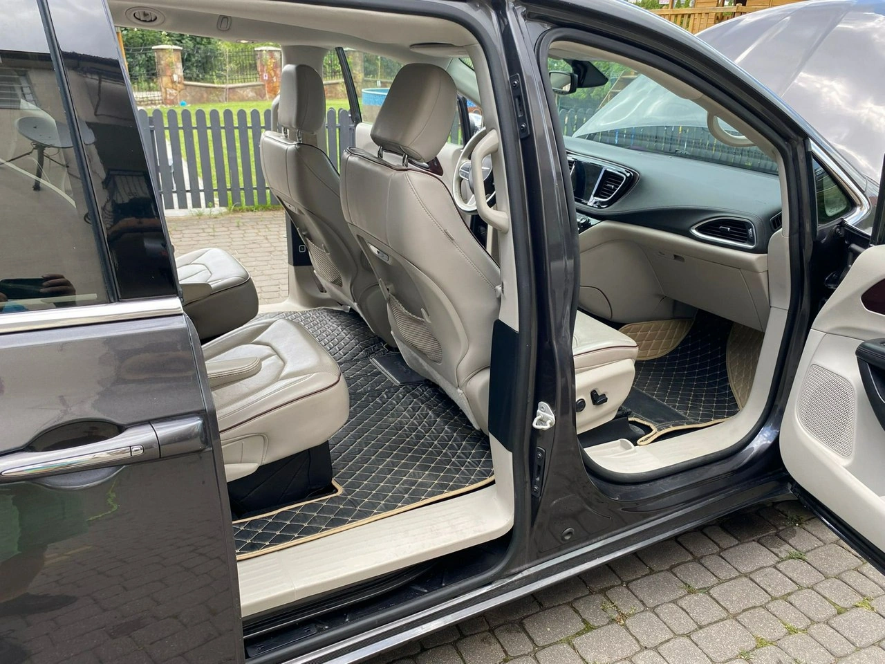 Chrysler Pacifica - Zdjęcie 12