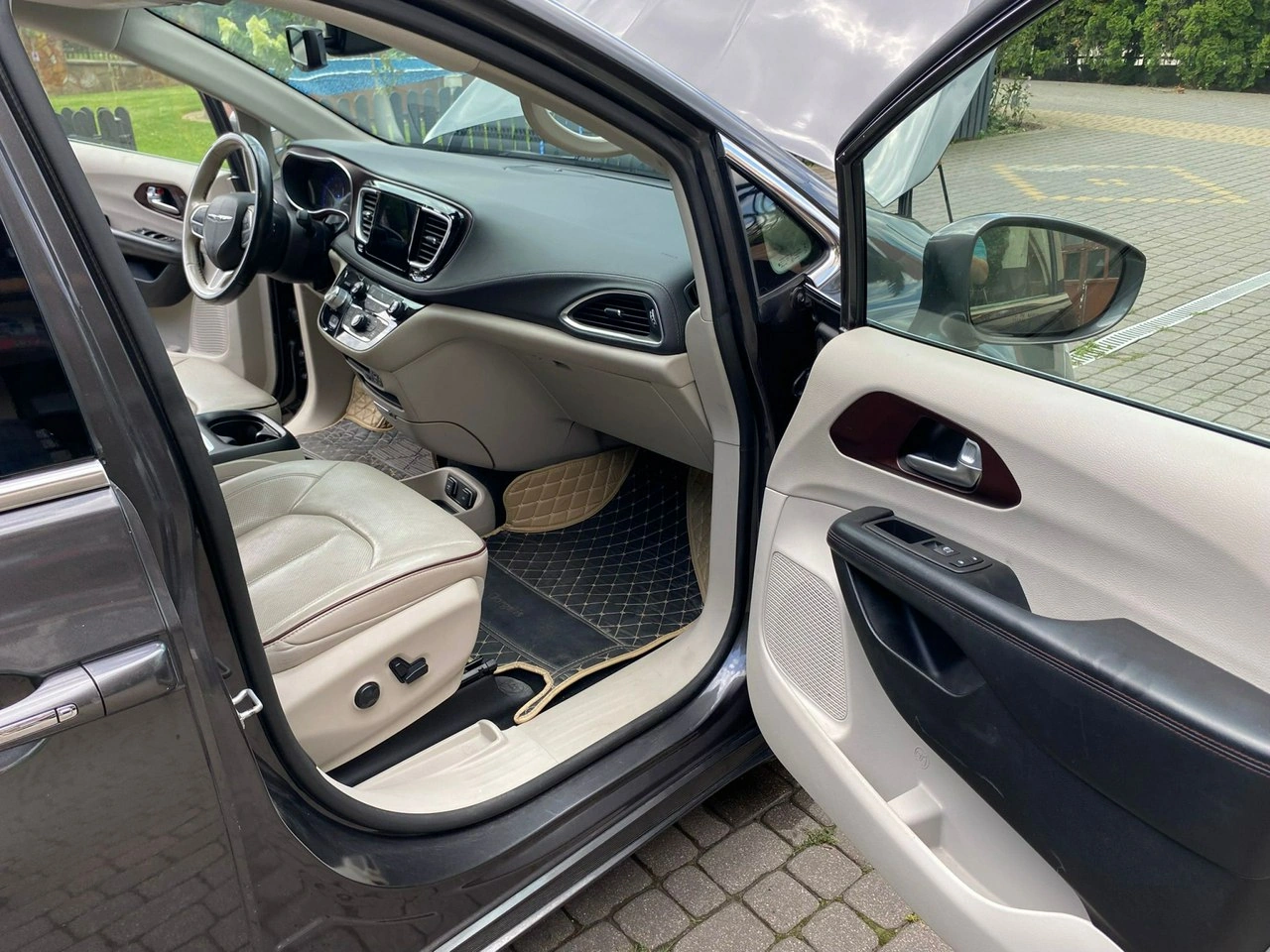 Chrysler Pacifica - Zdjęcie 13