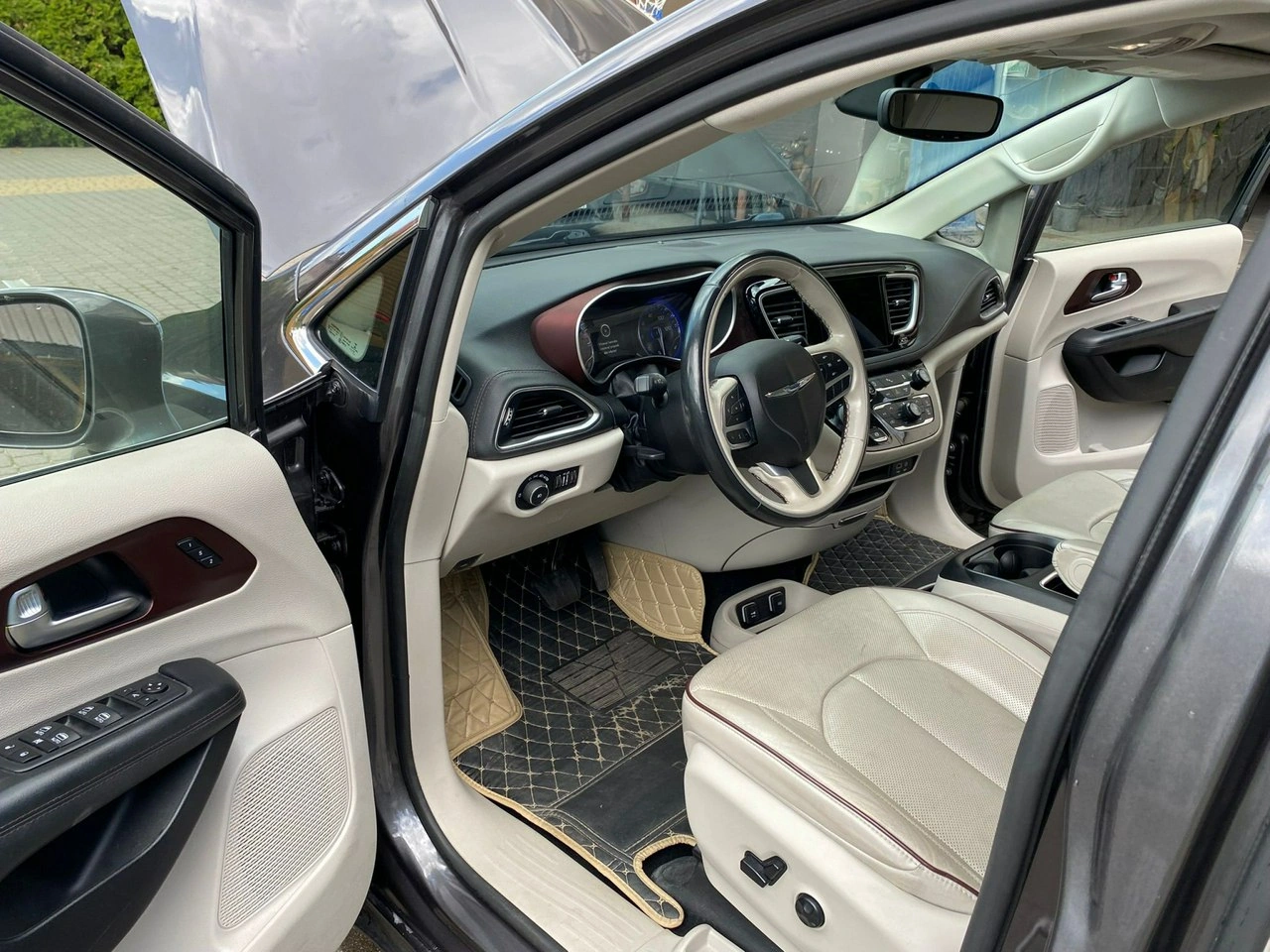 Chrysler Pacifica - Zdjęcie 17