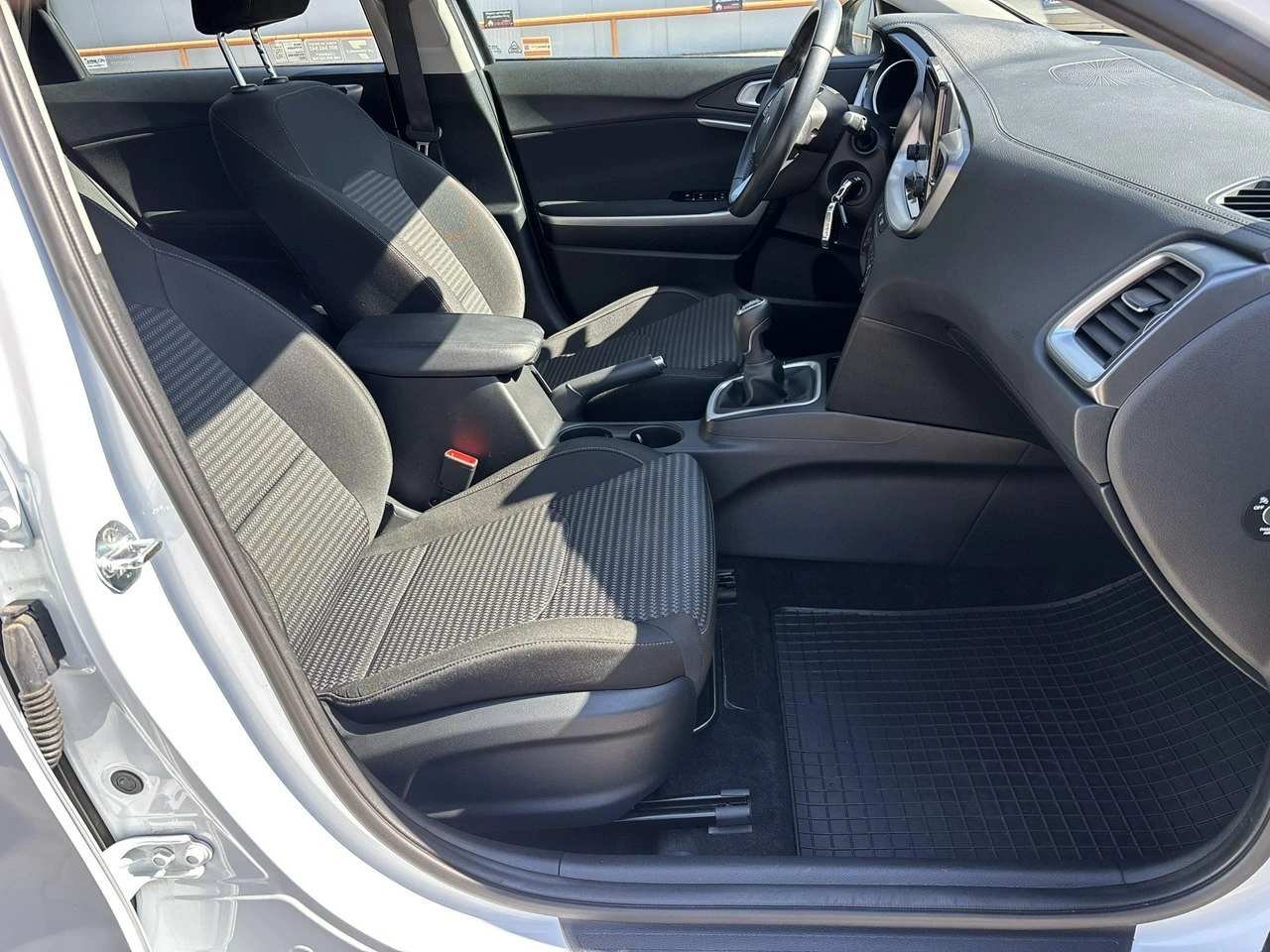 Kia Ceed - Zdjęcie 17