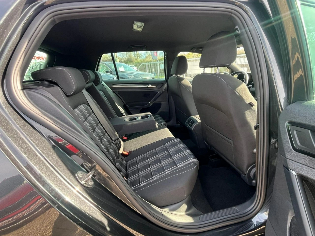 Volkswagen Golf - Zdjęcie 17