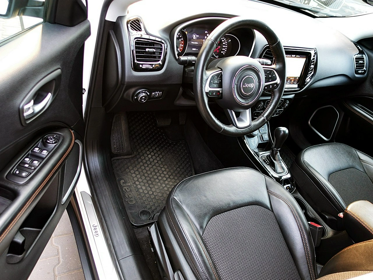 Jeep Compass - Zdjęcie 17