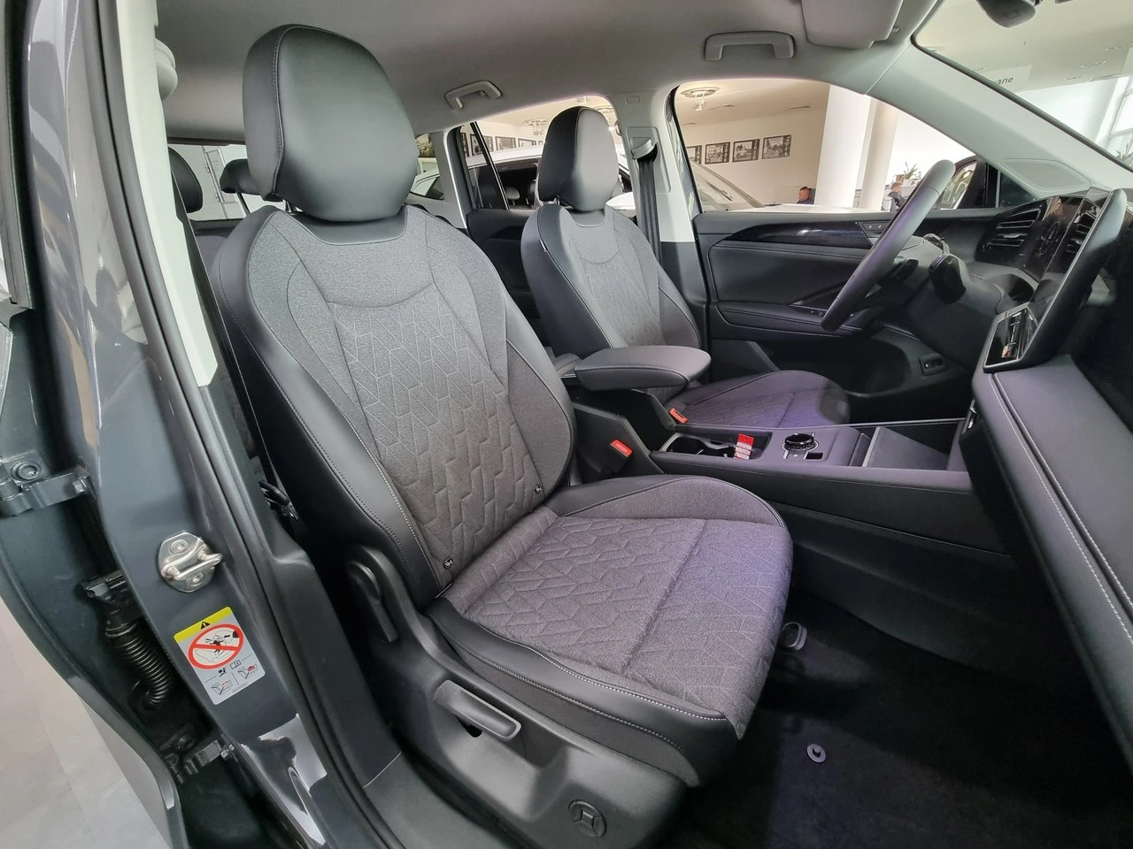 Volkswagen Tiguan - Zdjęcie 12
