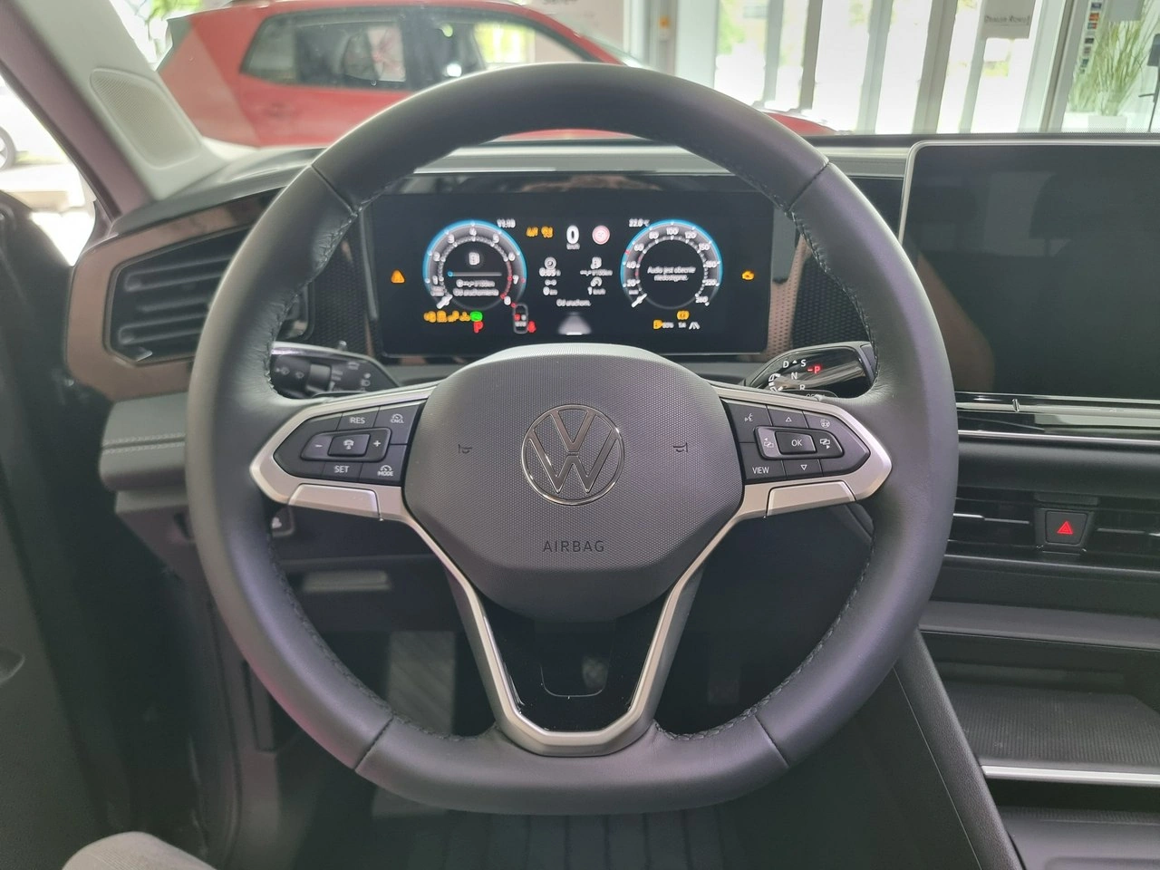 Volkswagen Tiguan - Zdjęcie 14