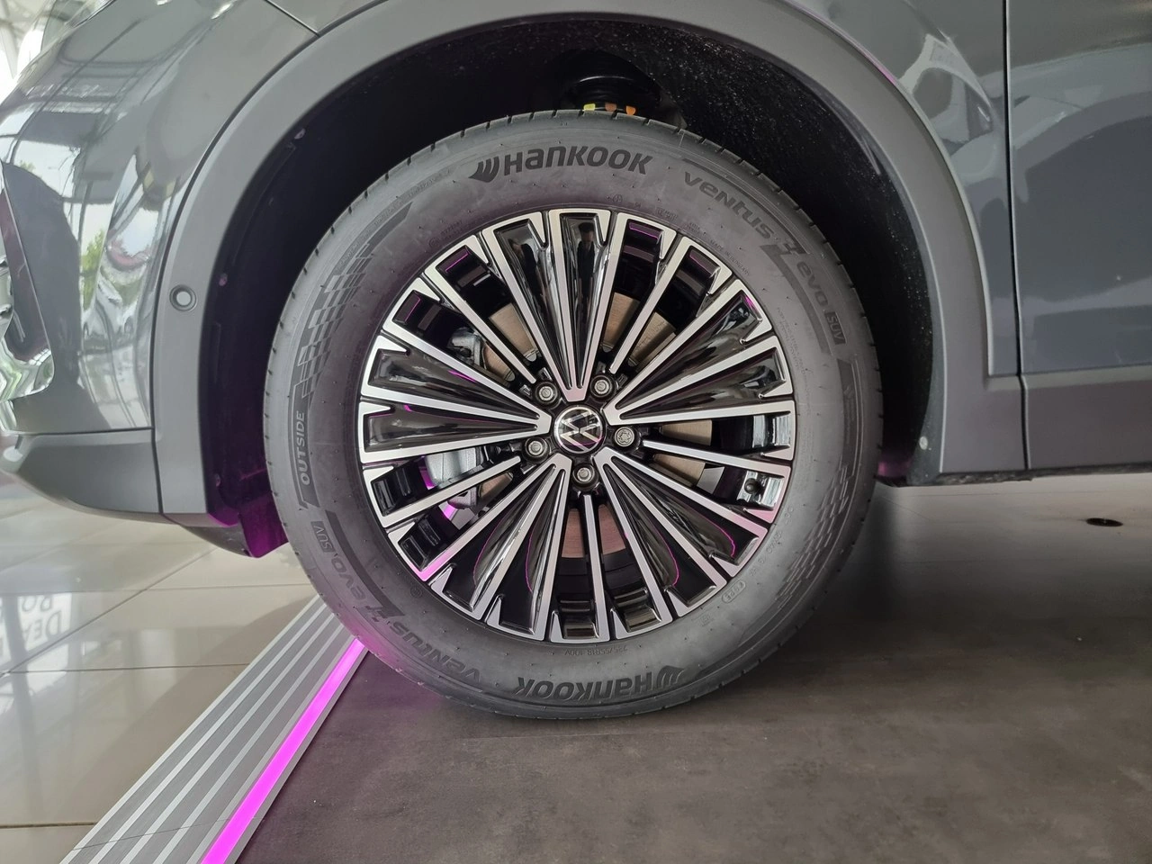 Volkswagen Tiguan - Zdjęcie 7