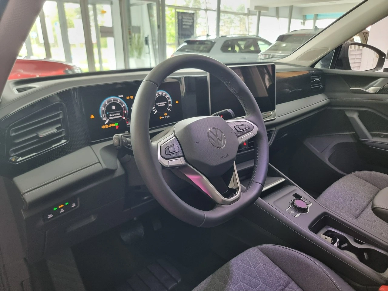 Volkswagen Tiguan - Zdjęcie 8
