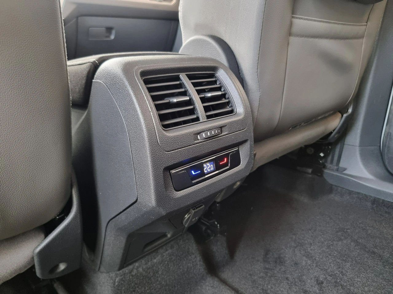 Volkswagen Touran - Zdjęcie 14