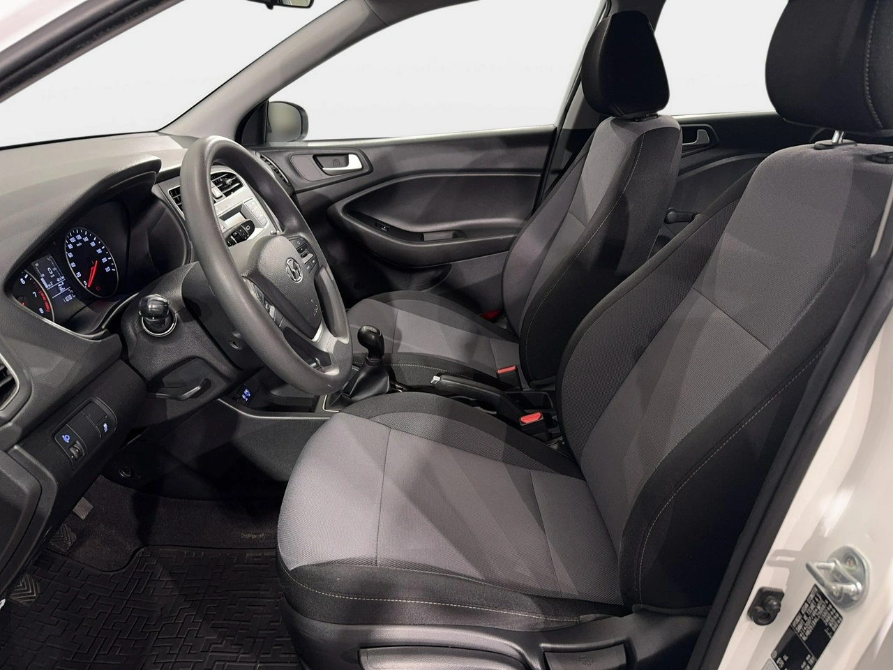 Hyundai i20 - Zdjęcie 9