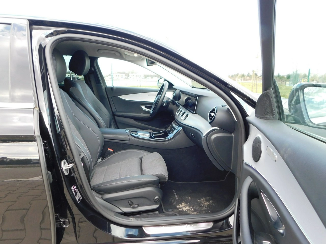 Mercedes E 320 - Zdjęcie 11