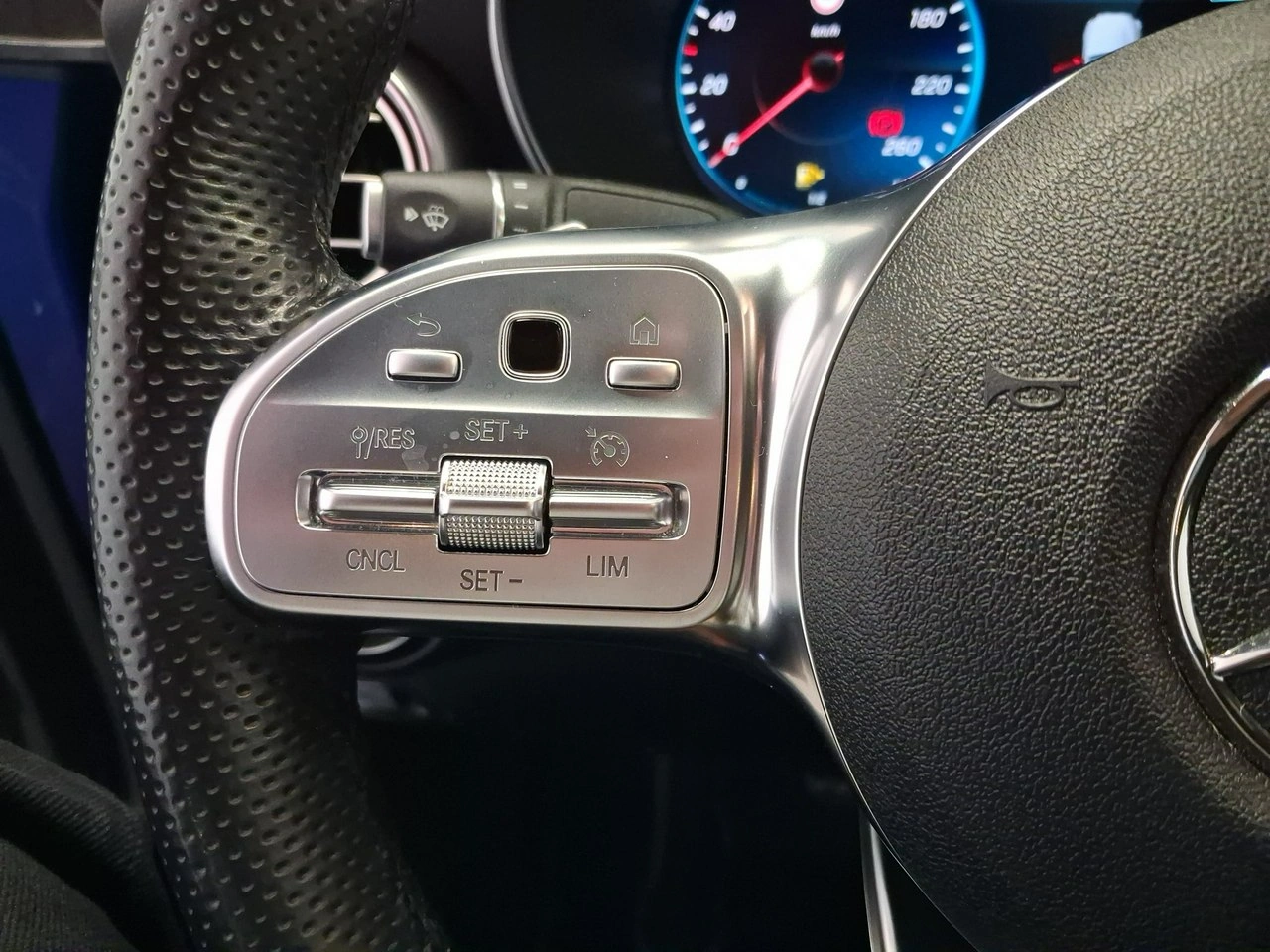 Mercedes GLC 200 - Zdjęcie 9