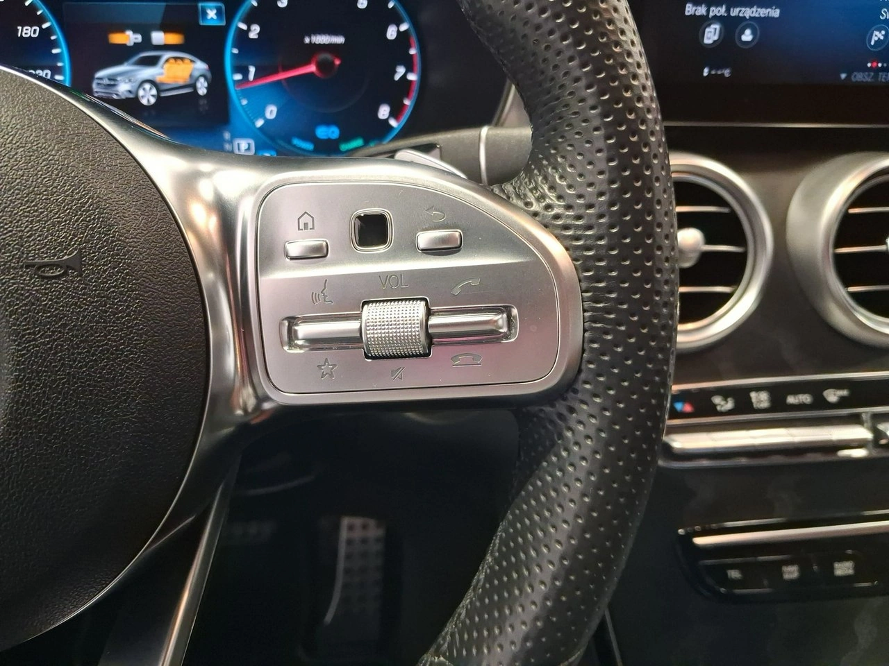 Mercedes GLC 200 - Zdjęcie 8