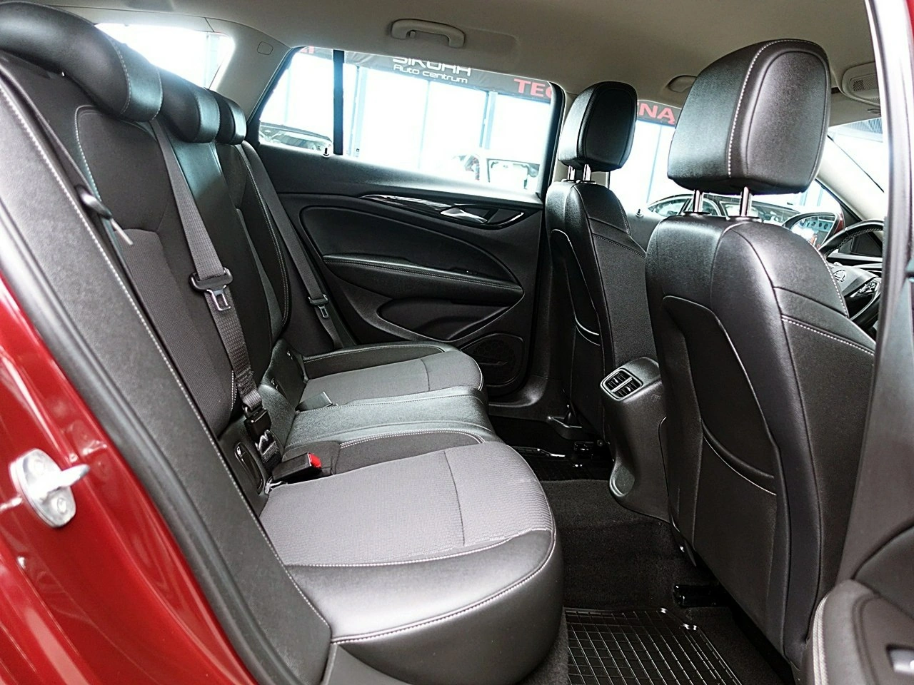 Opel Insignia - Zdjęcie 11