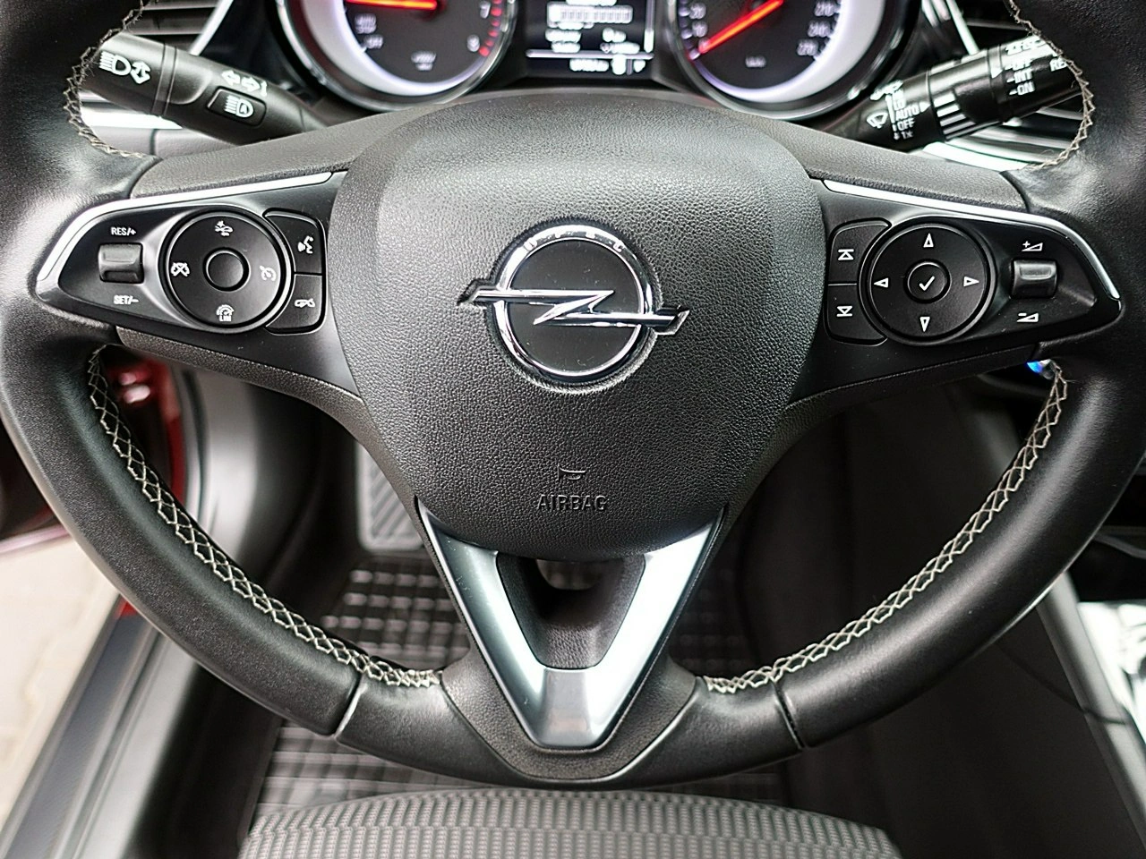 Opel Insignia - Zdjęcie 18