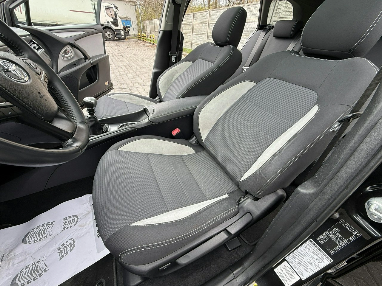 Toyota Avensis - Zdjęcie 11