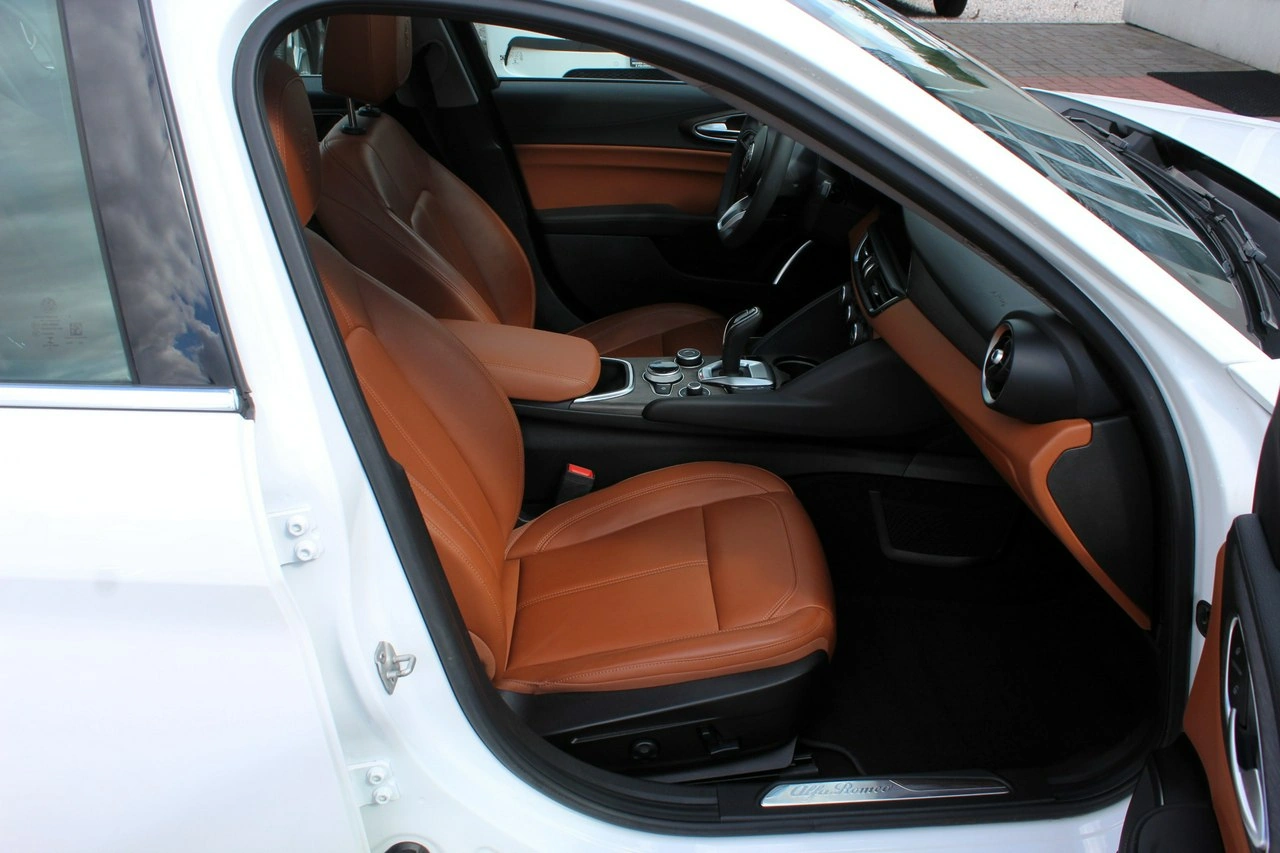 Alfa Romeo Giulia - Zdjęcie 10