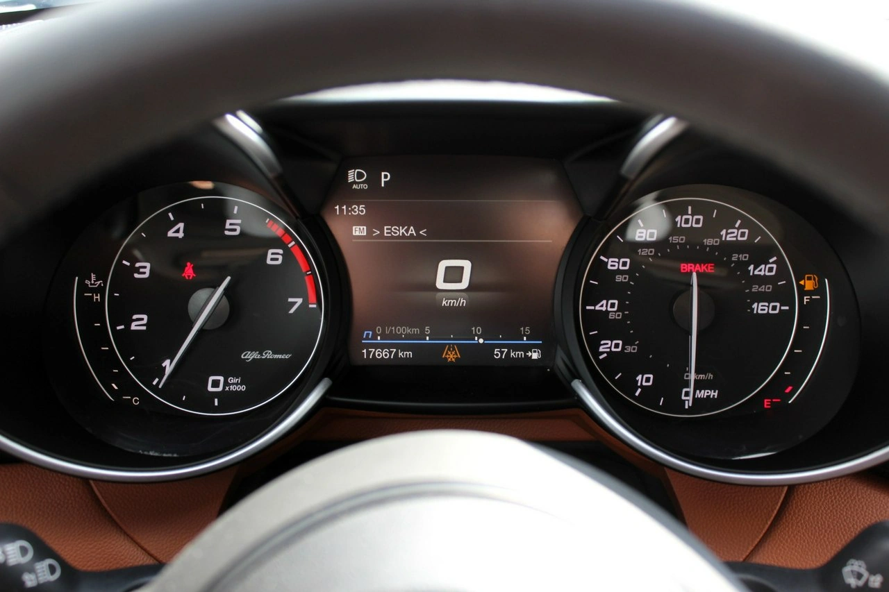 Alfa Romeo Giulia - Zdjęcie 12