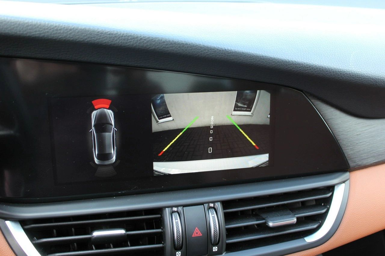 Alfa Romeo Giulia - Zdjęcie 14