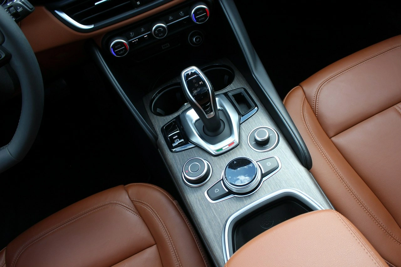 Alfa Romeo Giulia - Zdjęcie 15