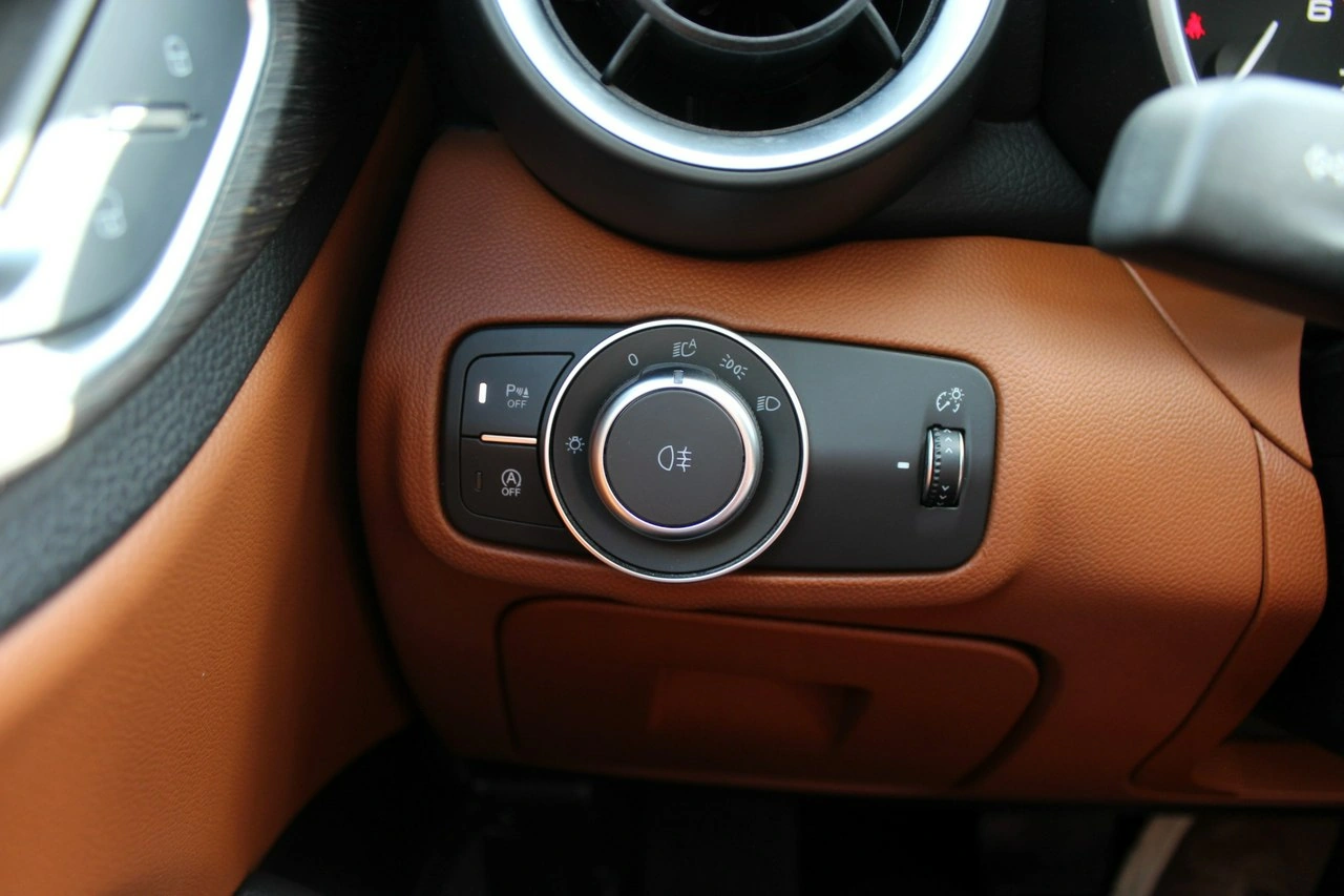 Alfa Romeo Giulia - Zdjęcie 18