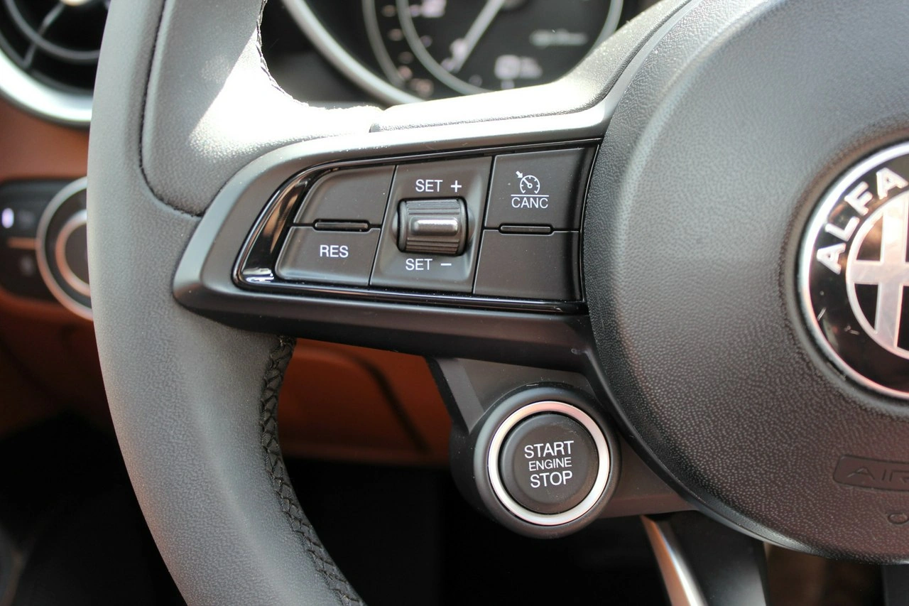 Alfa Romeo Giulia - Zdjęcie 21