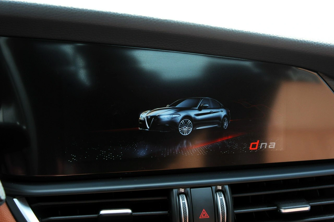 Alfa Romeo Giulia - Zdjęcie 25