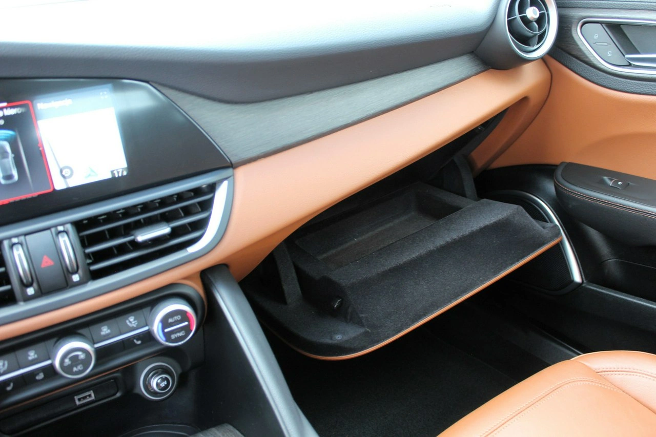 Alfa Romeo Giulia - Zdjęcie 28