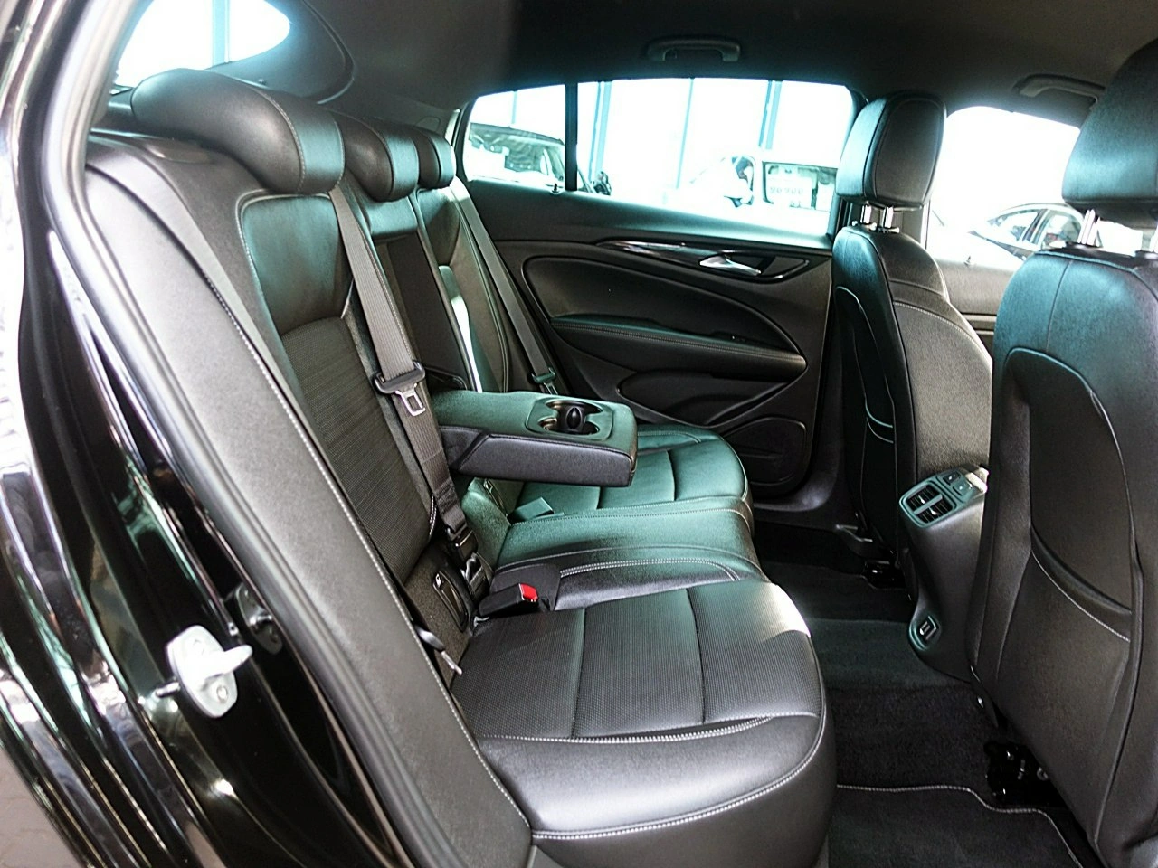 Opel Insignia - Zdjęcie 11